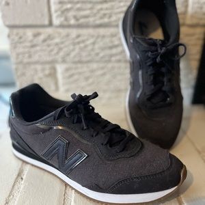New Balance Sola Sleek casual sneakers. Women size 8